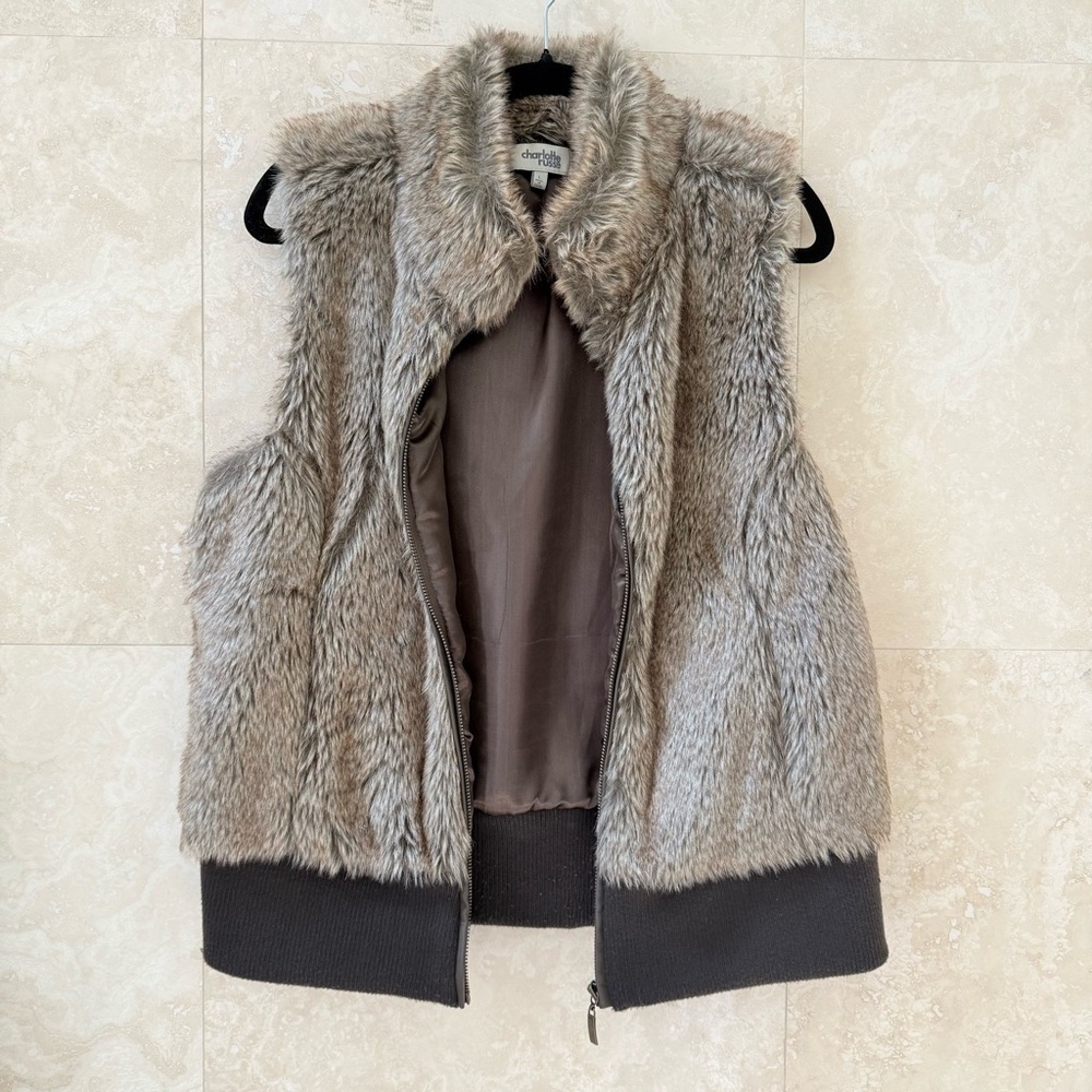 Charlotte Russe Faux Fur Vest Large L Brown Gray Zip Up Ribbed Hem EUC